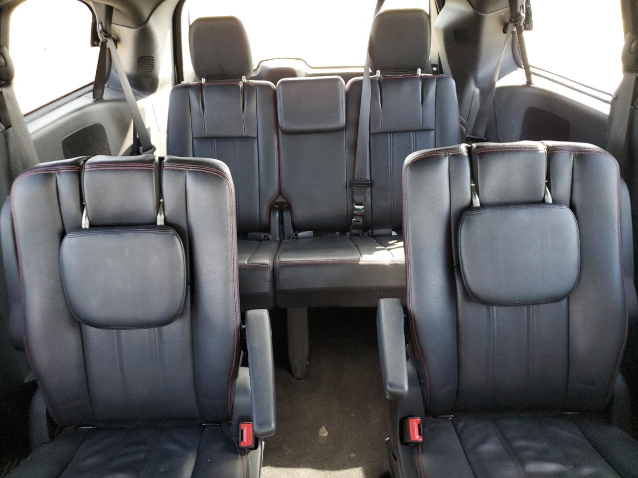 2018 Dodge Caravan - Image 10