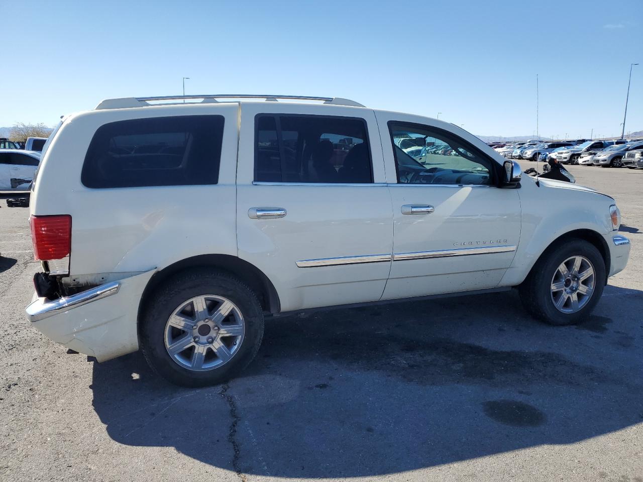 2009 Chrysler Aspen - Image 3