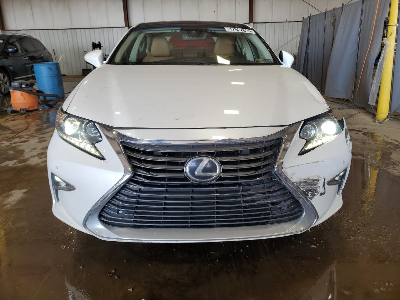 2016 Lexus ES - Image 5