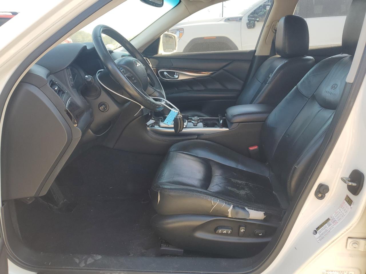 2012 Infiniti M - Image 7