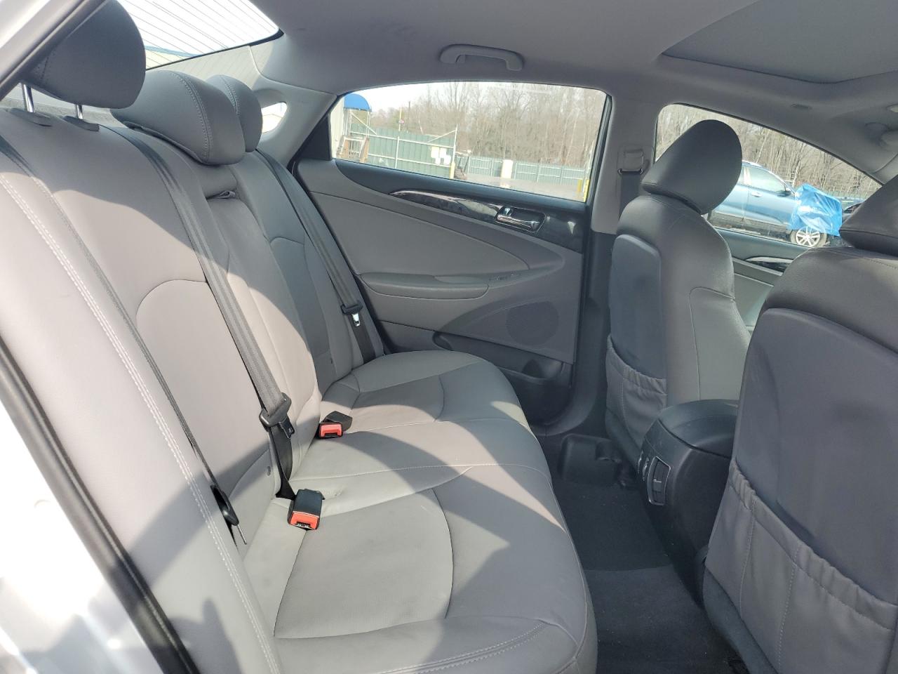 2011 Hyundai Sonata - Image 10