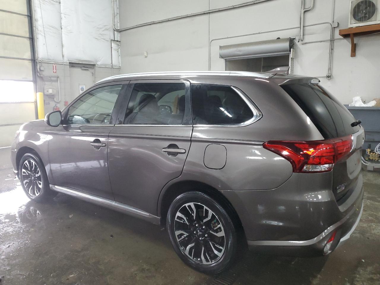 2018 Mitsubishi Outlander - Image 2
