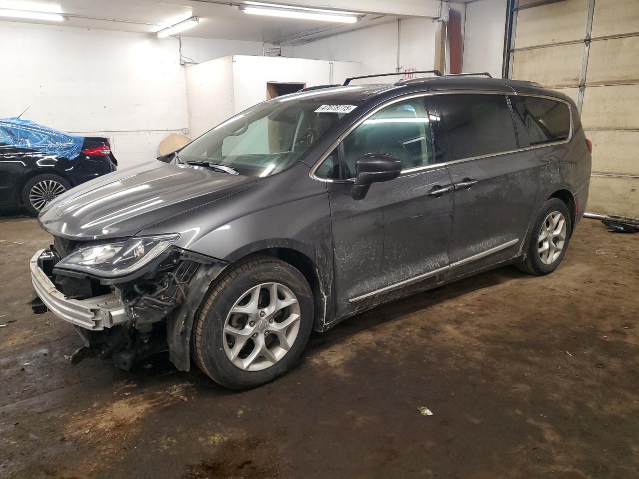 2018 Chrysler Pacifica - Image 1