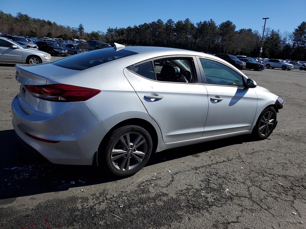 2018 Hyundai Elantra - Image 3