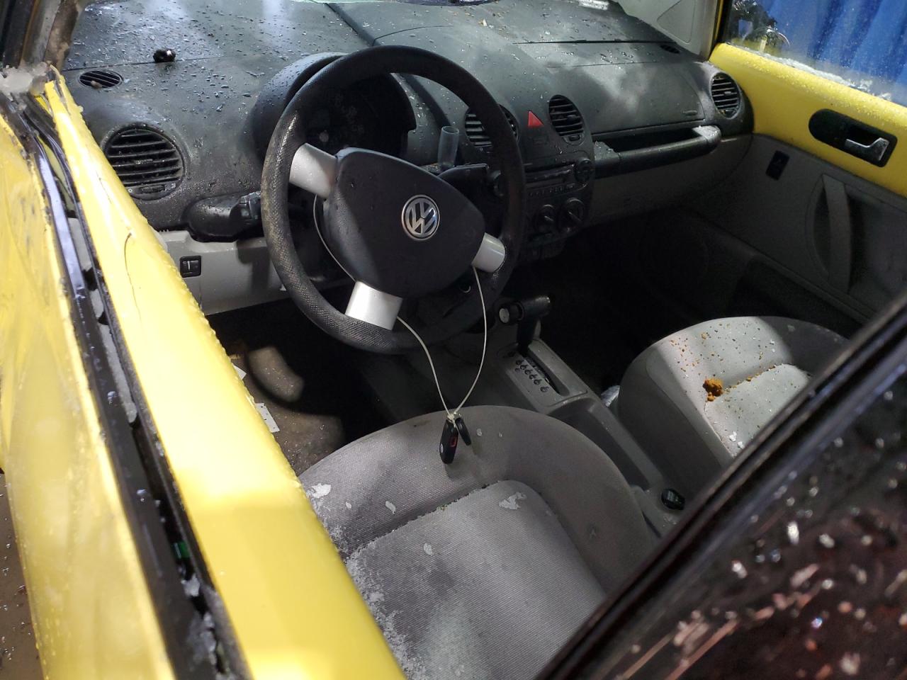 2004 Volkswagen Beetle - Image 8