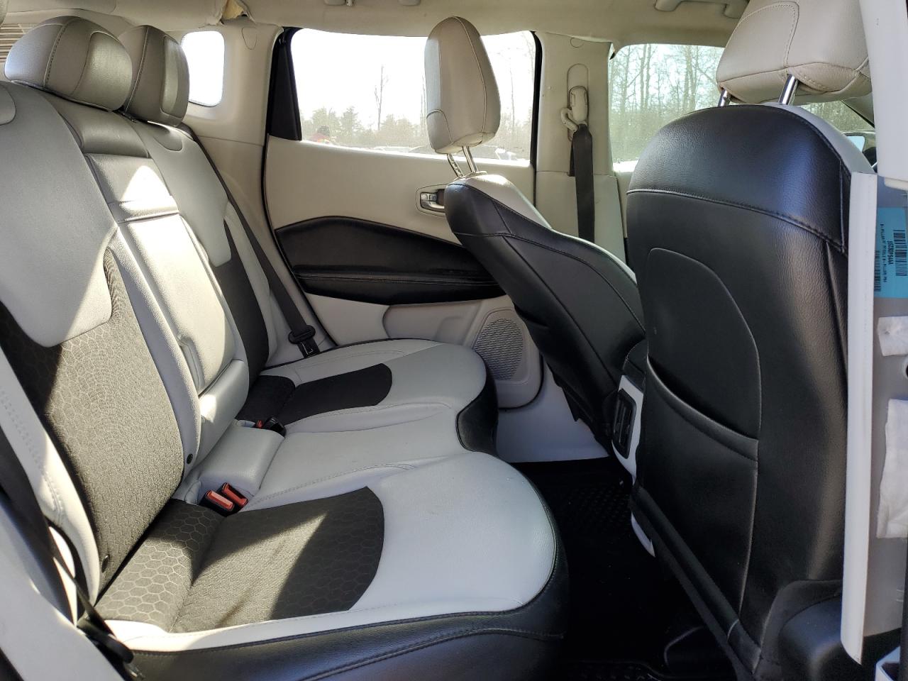 2020 Jeep Compass - Image 11