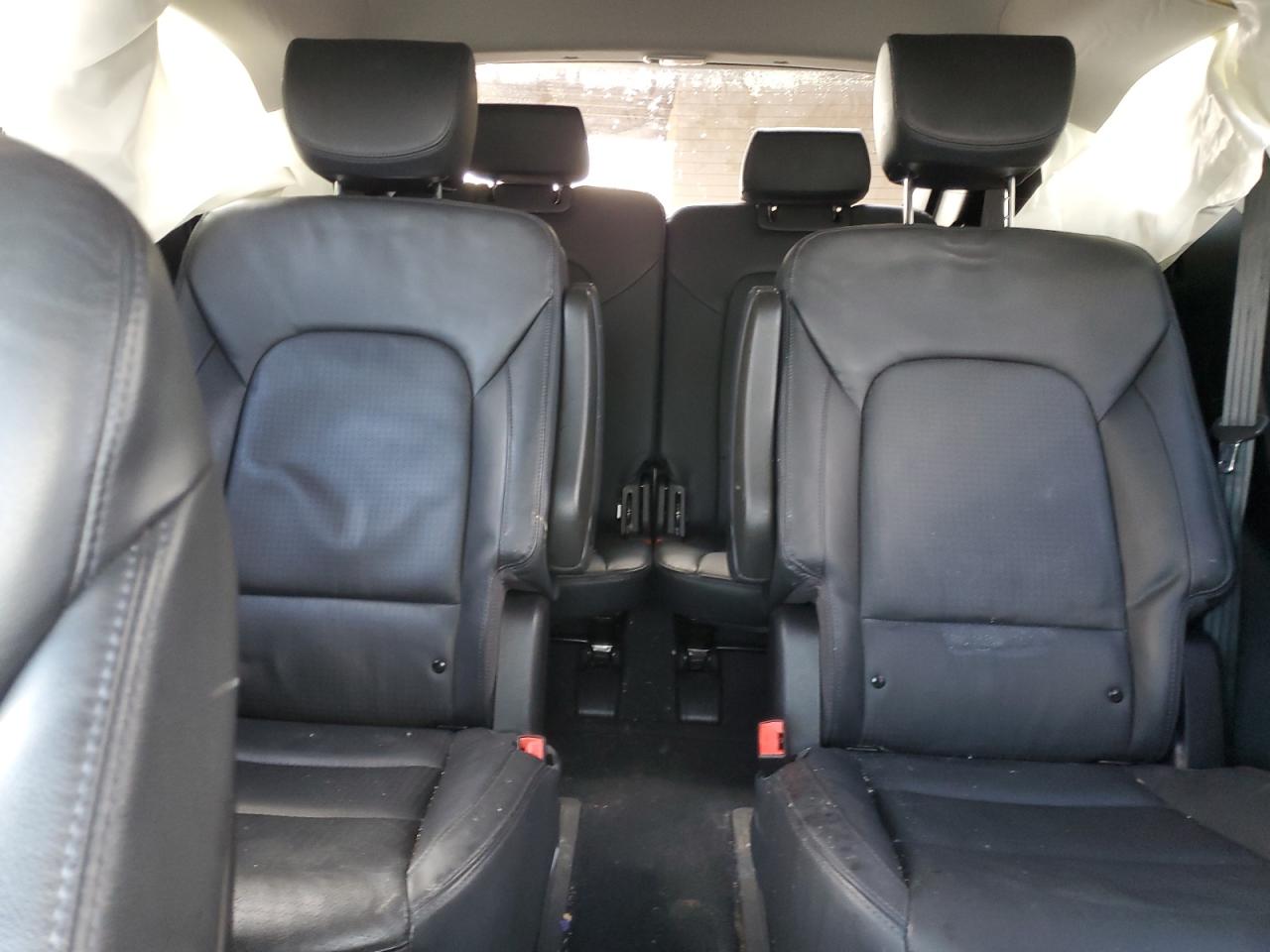 2014 Hyundai Santa Fe - Image 10