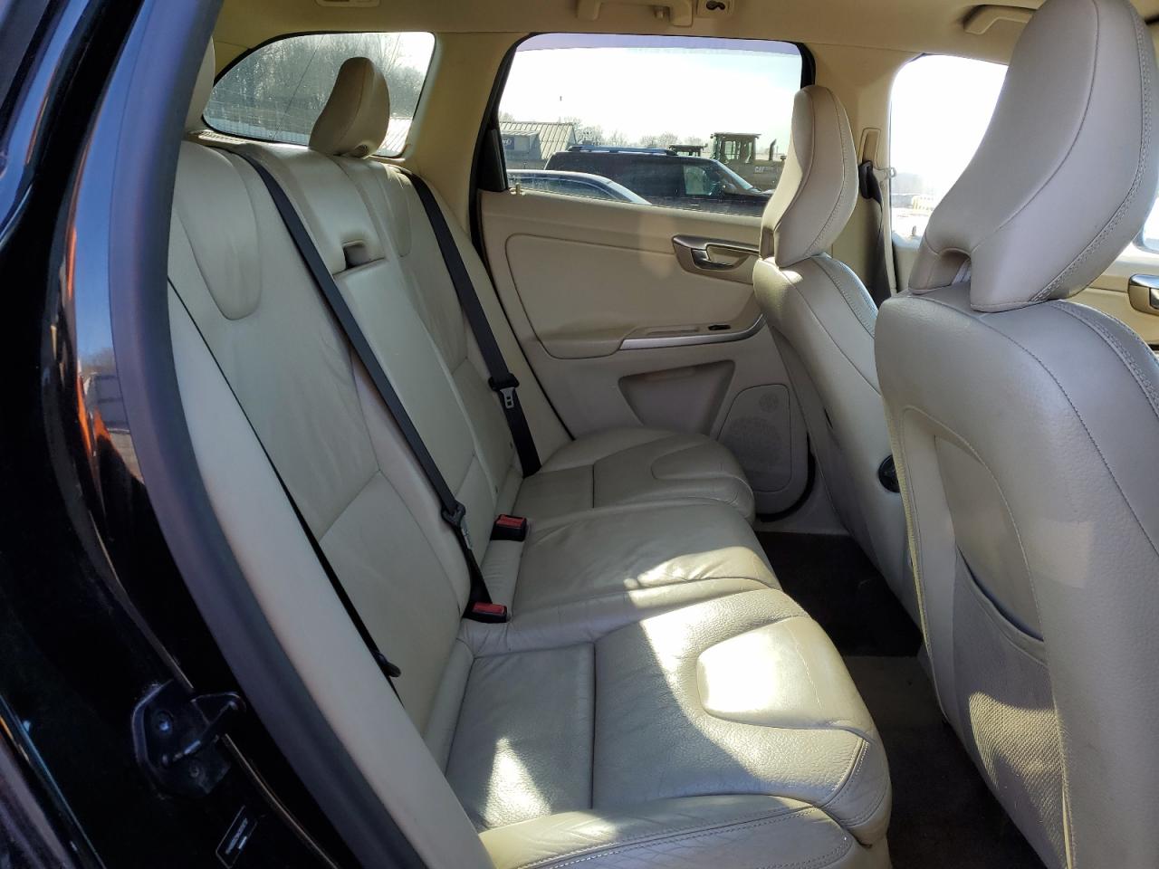 2010 Volvo XC60 - Image 11