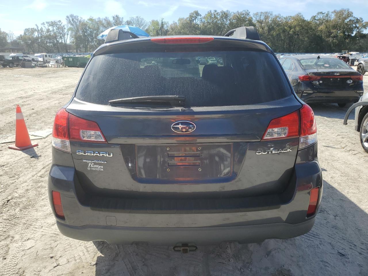 2010 Subaru Outback - Image 6