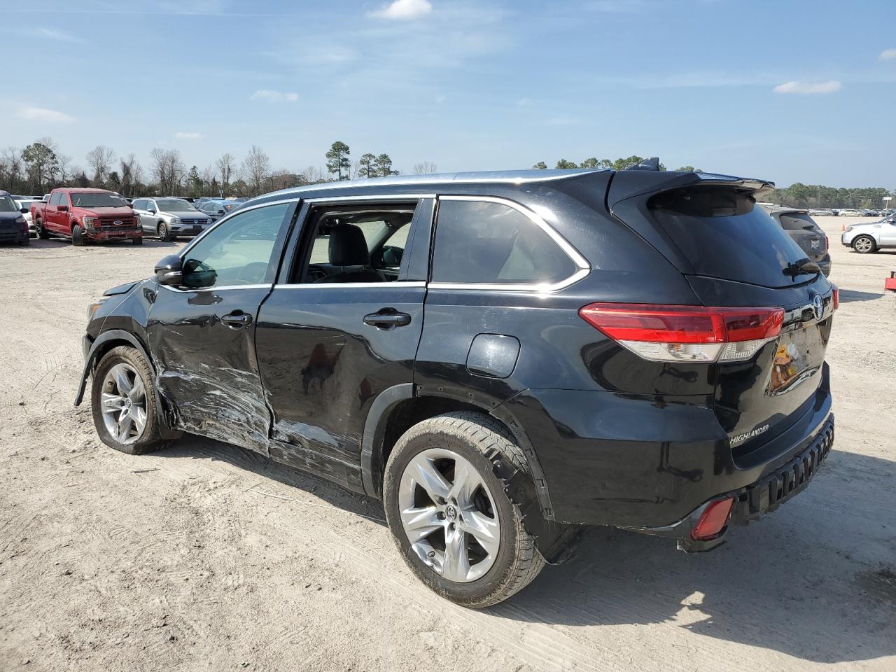 2019 Toyota Highlander - Image 2