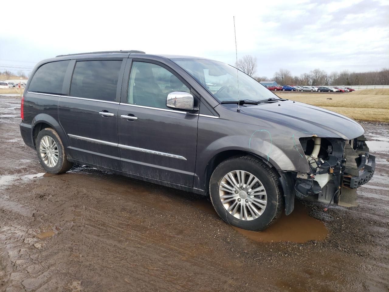 2015 Chrysler Town & Country - Image 4