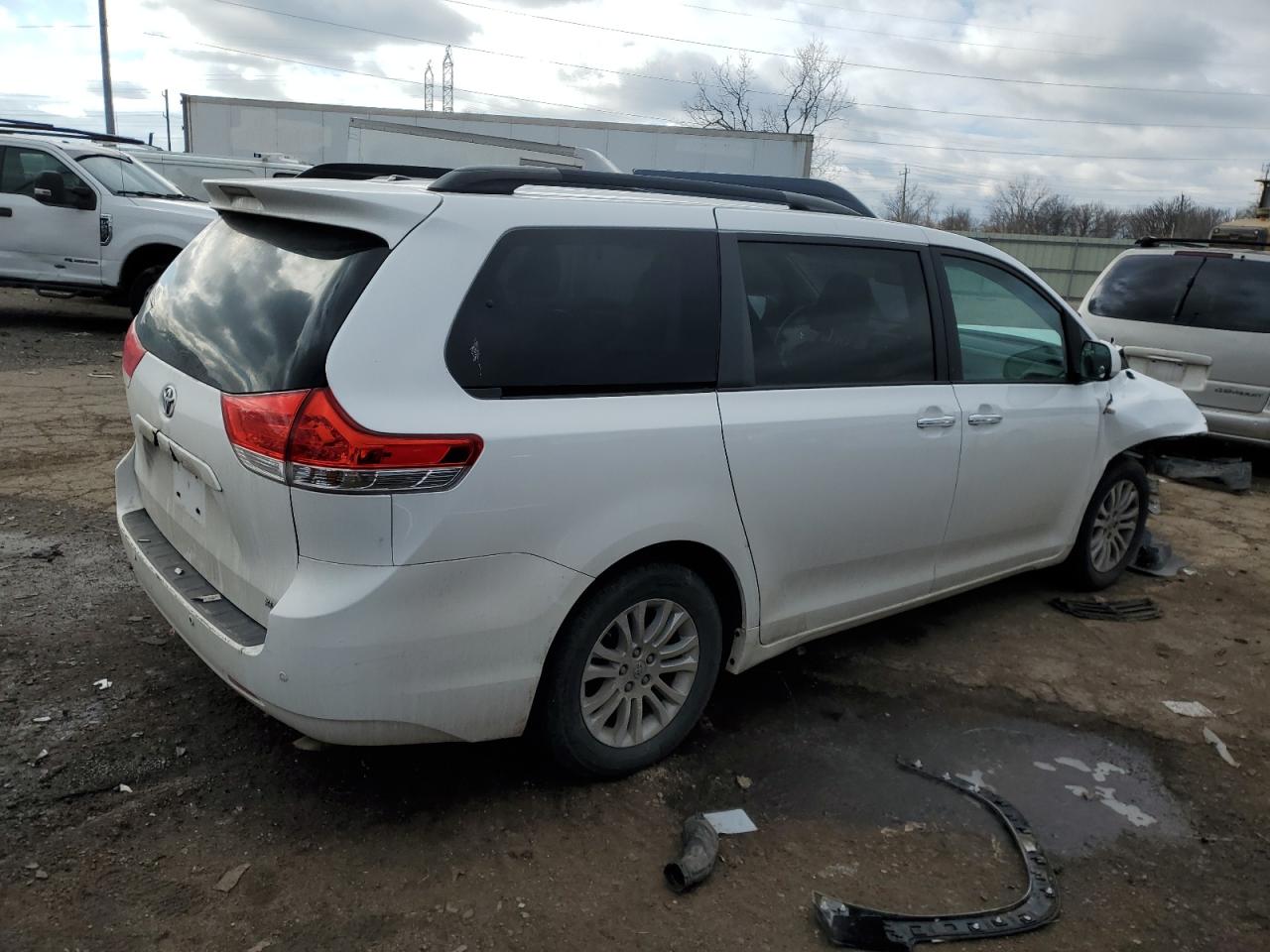 2014 Toyota Sienna - Image 3