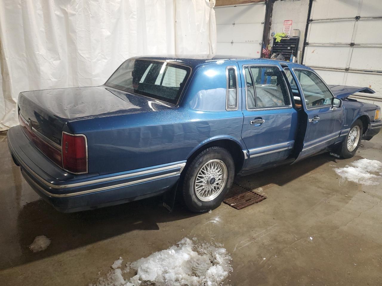 1993 Lincoln Town Car - Image 3