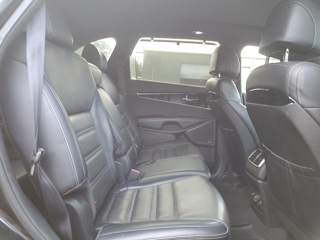 2017 Kia Sorento - Image 11