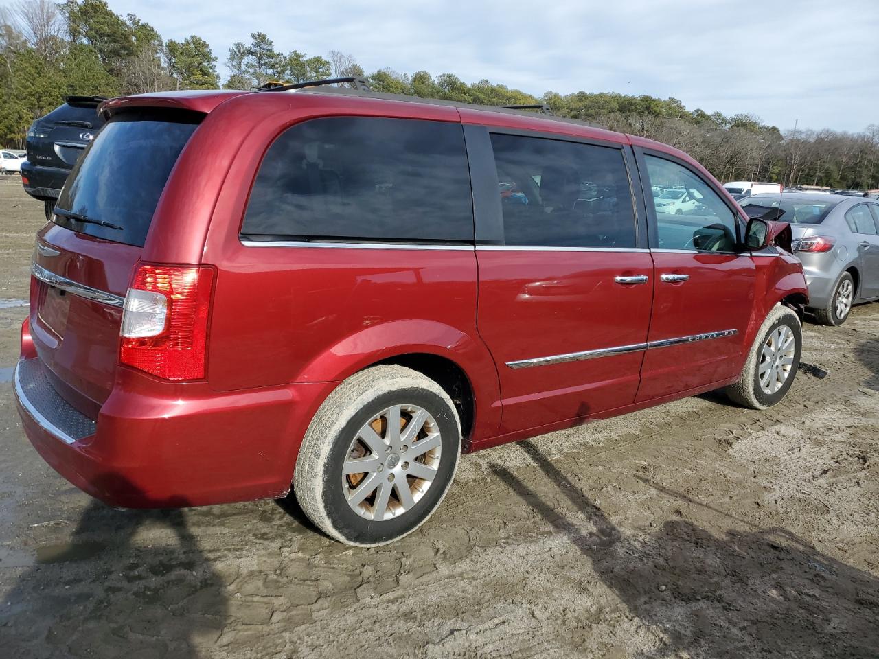 2015 Chrysler Town & Country - Image 3