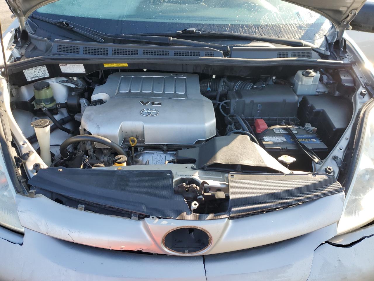 2010 Toyota Sienna - Image 13