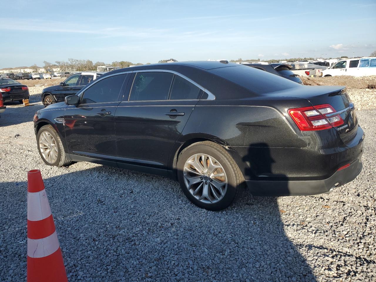 2014 Ford Taurus - Image 2