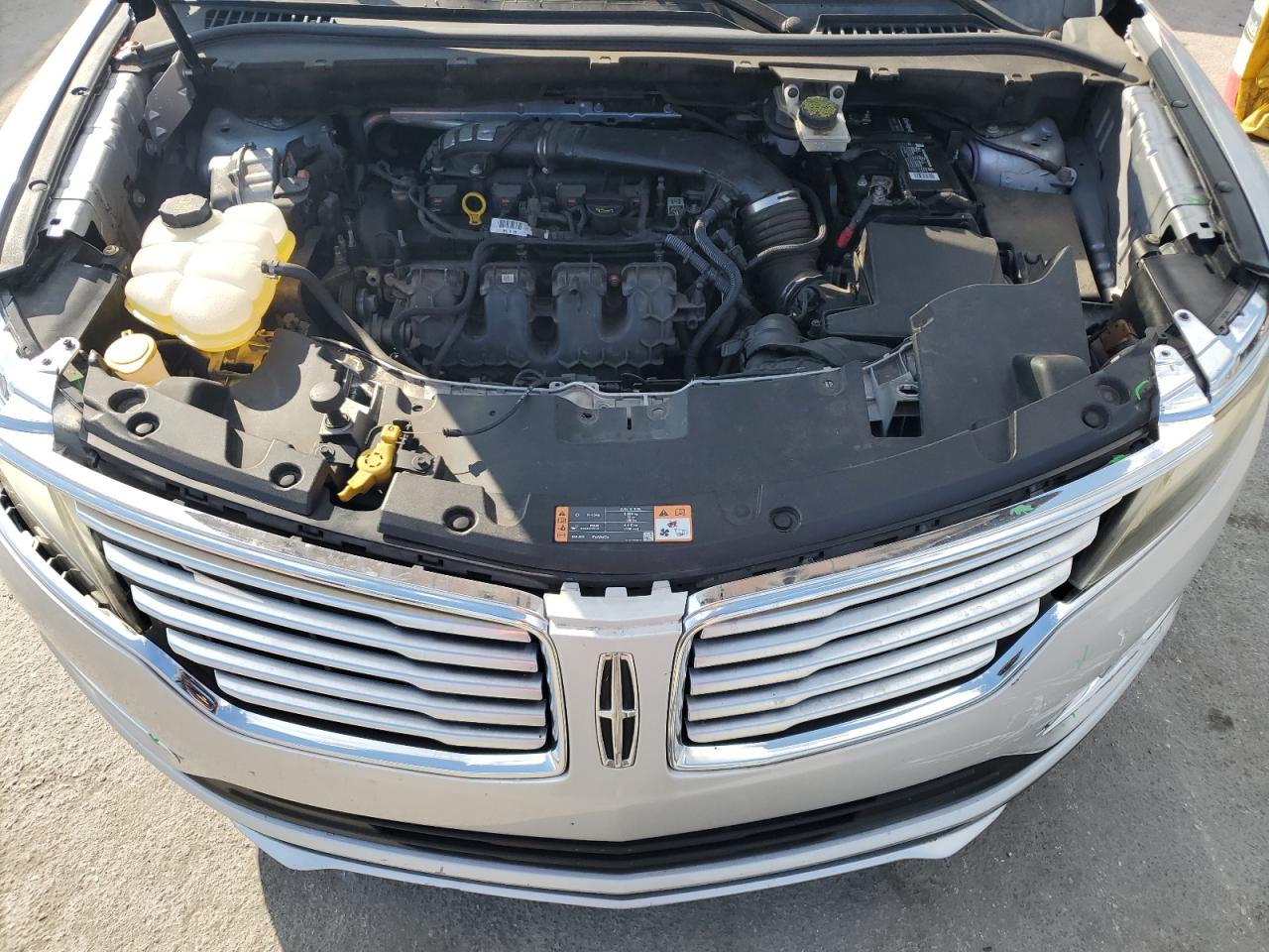 2015 Lincoln MKZ - Image 12
