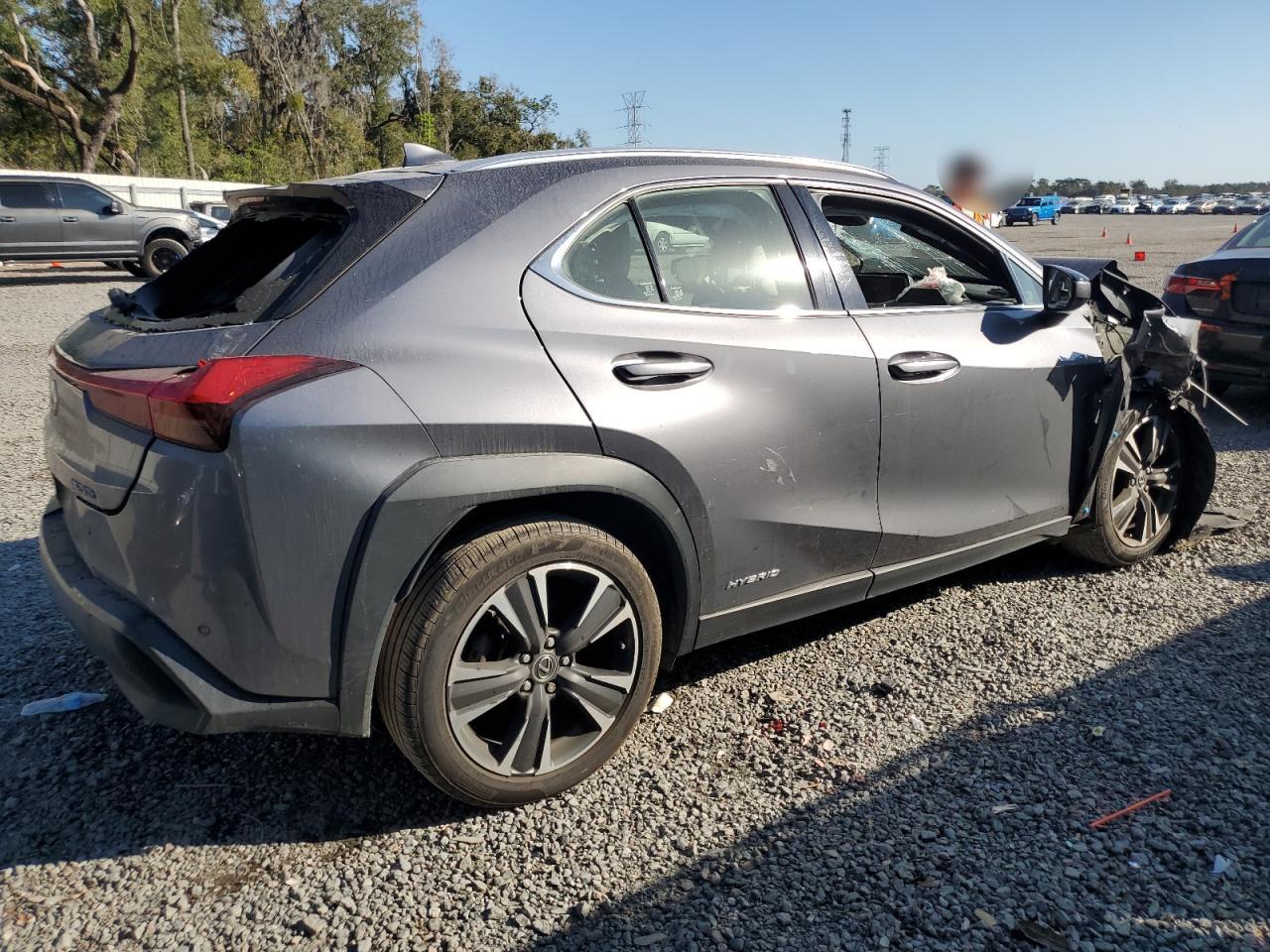 2021 Lexus UX - Image 3