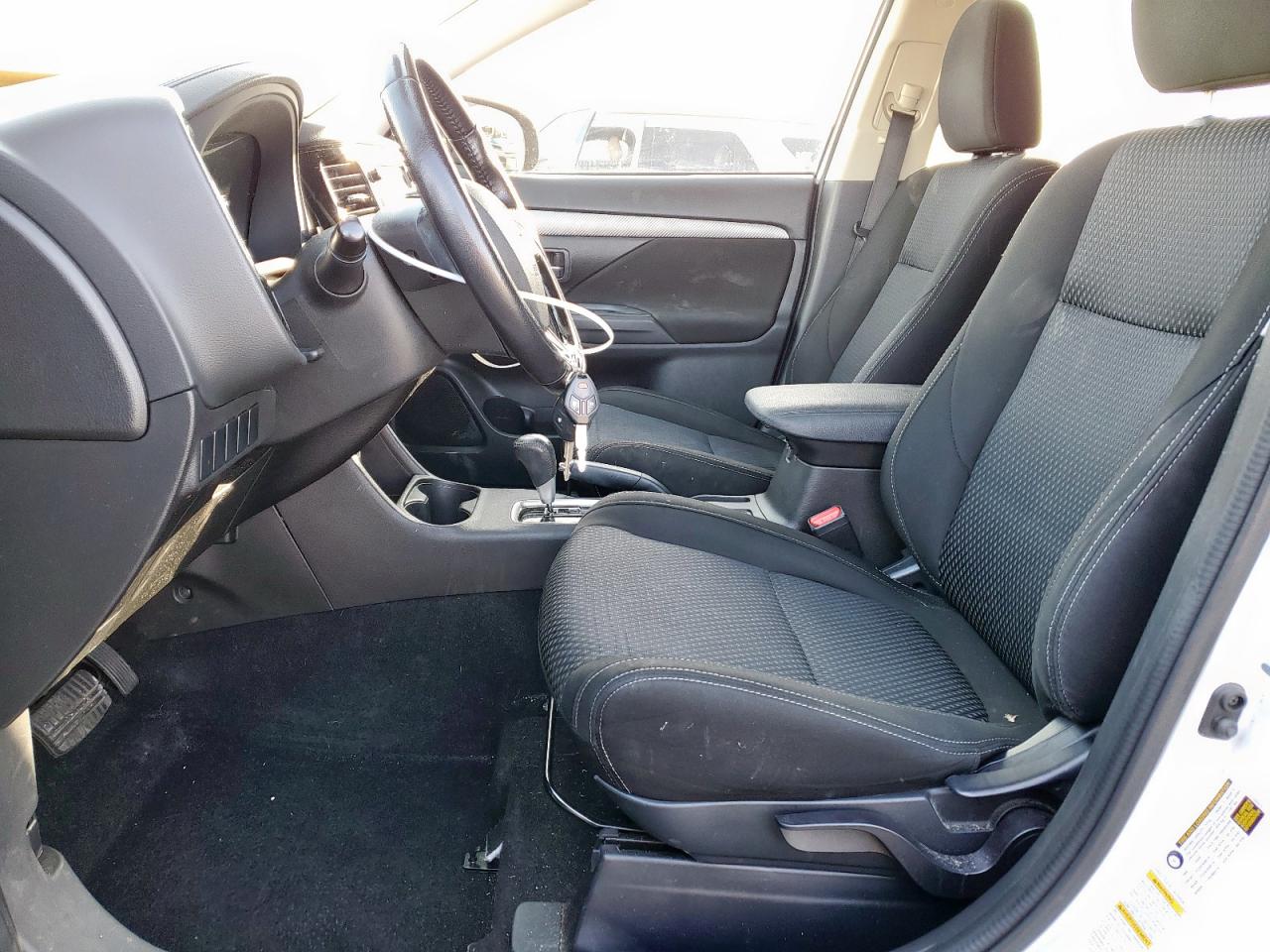 2016 Mitsubishi Outlander - Image 7
