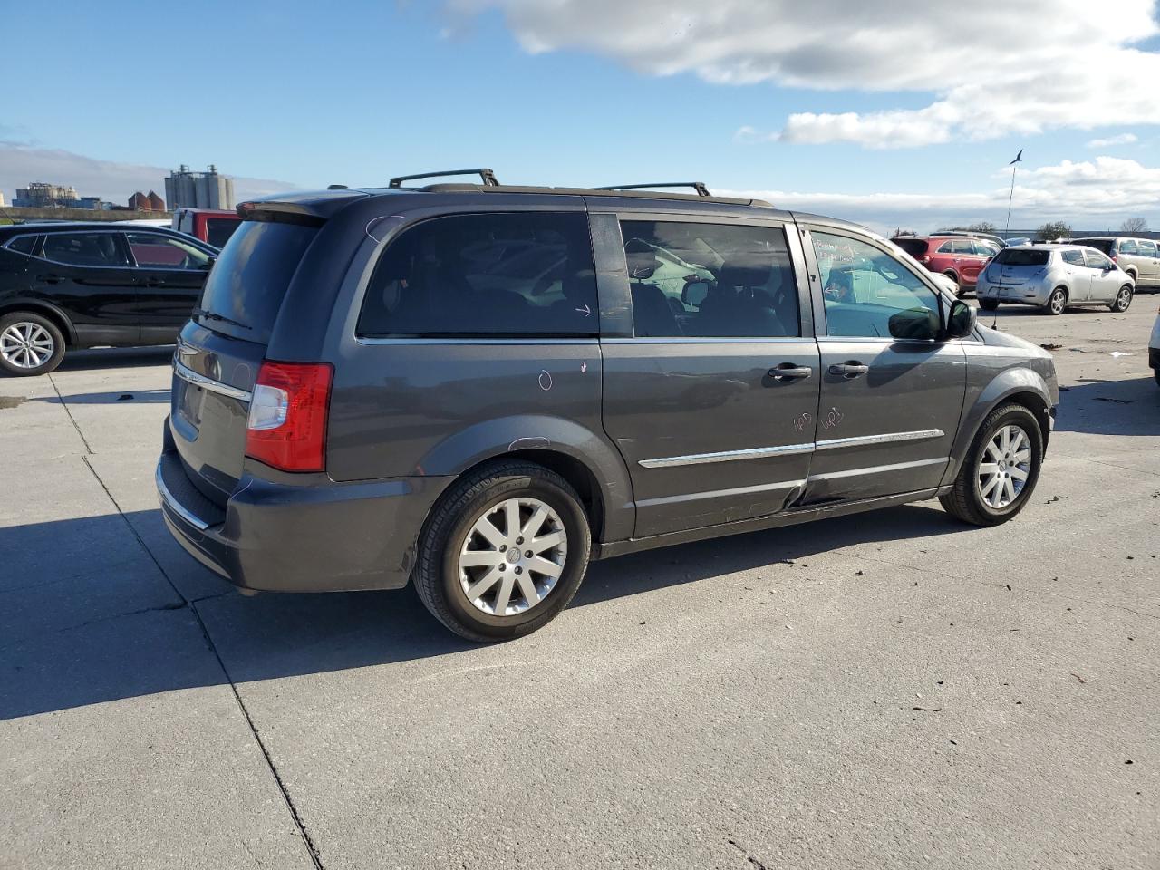 2015 Chrysler Town & Country - Image 3