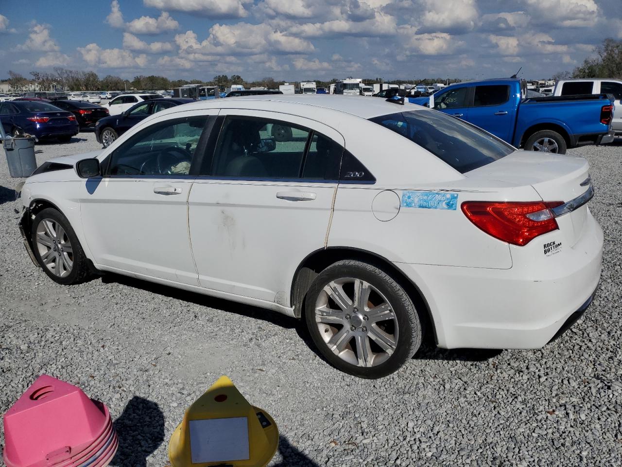2011 Chrysler 200 - Image 2