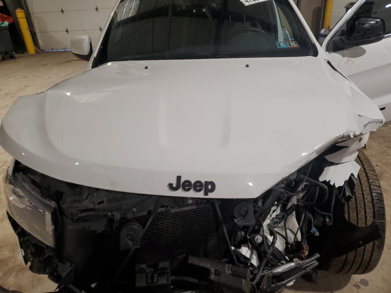 2015 Jeep Grand Cherokee - Image 12