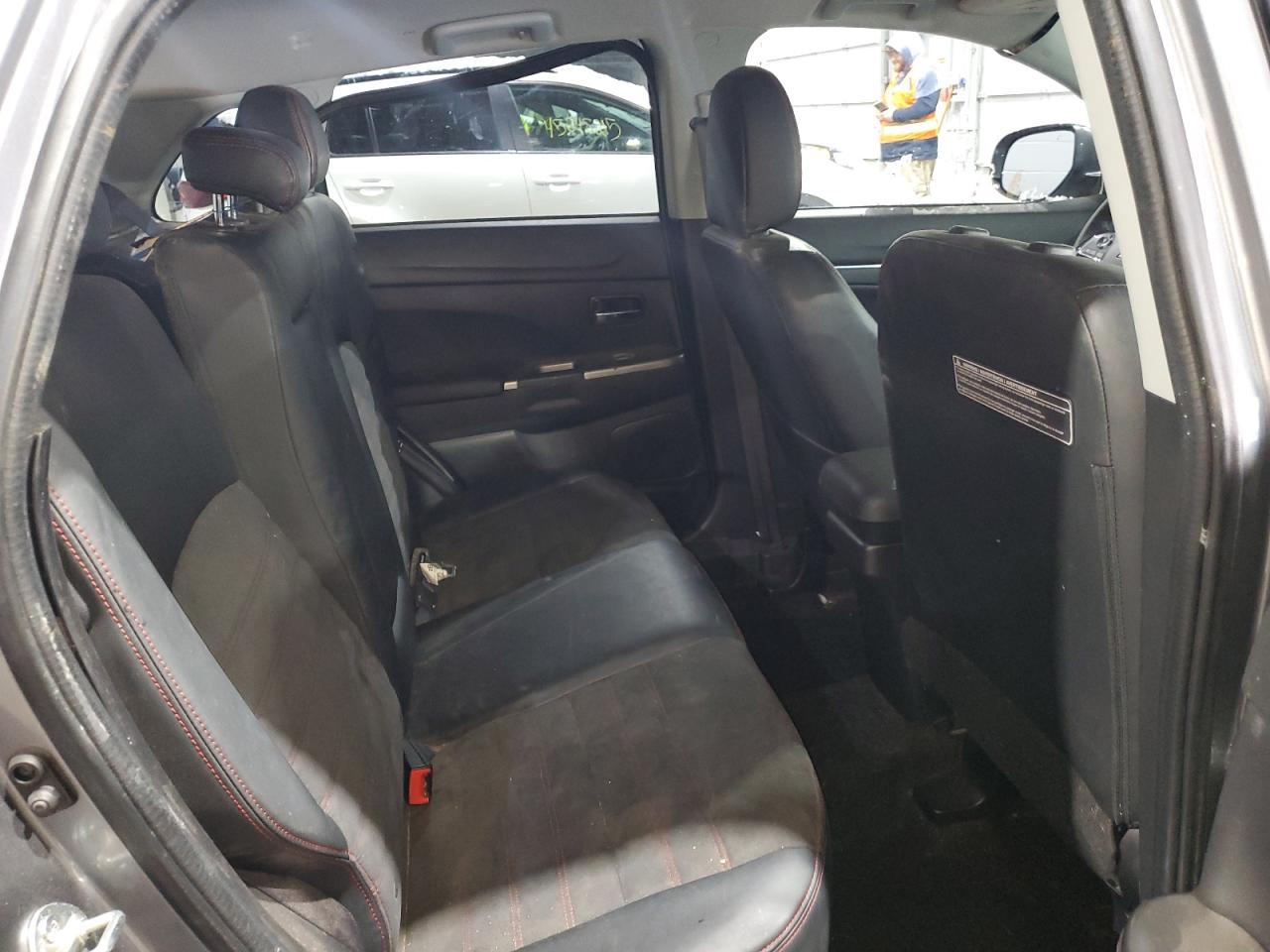2018 Mitsubishi Outlander - Image 11