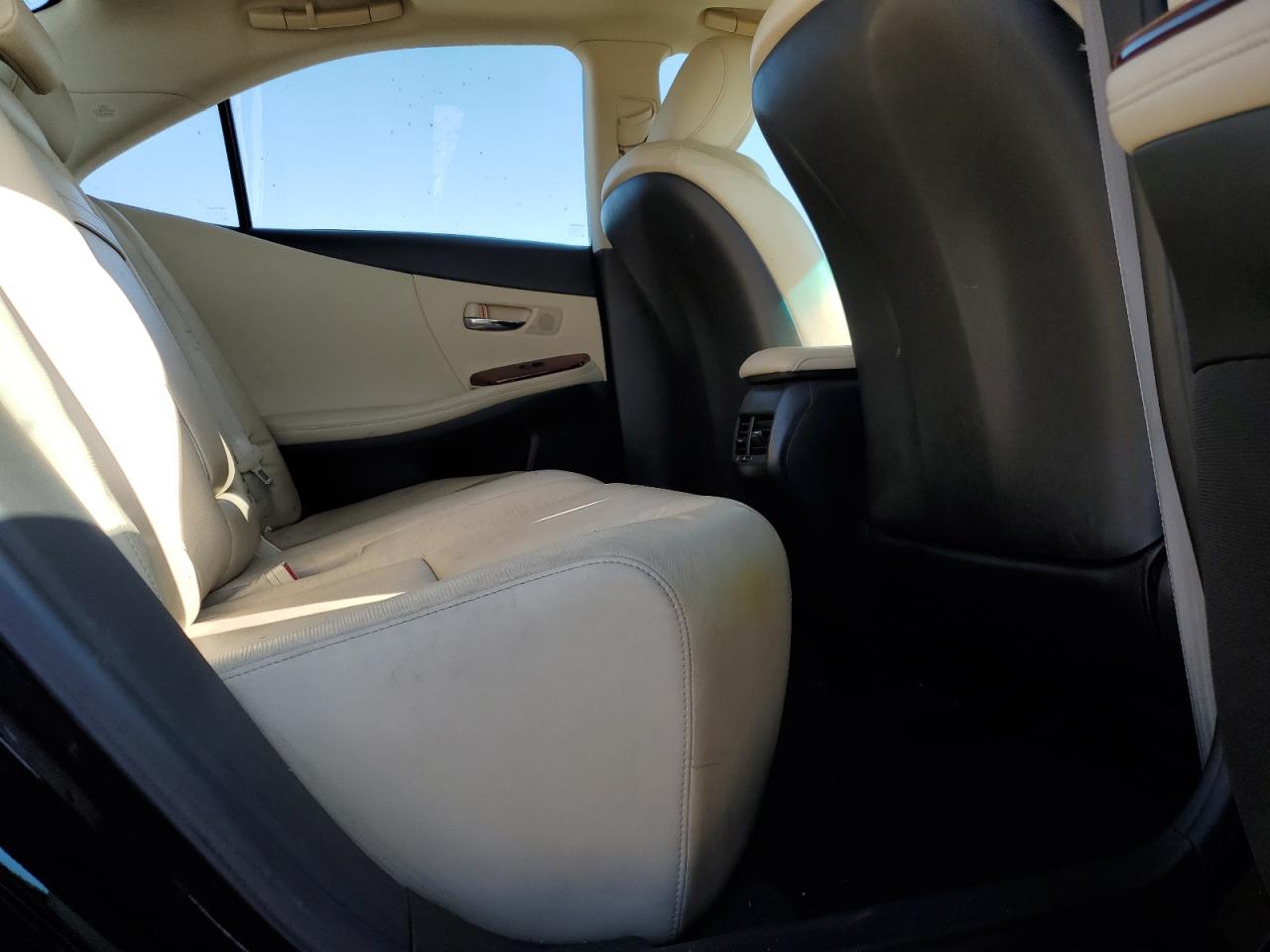 2010 Lexus HS - Image 10
