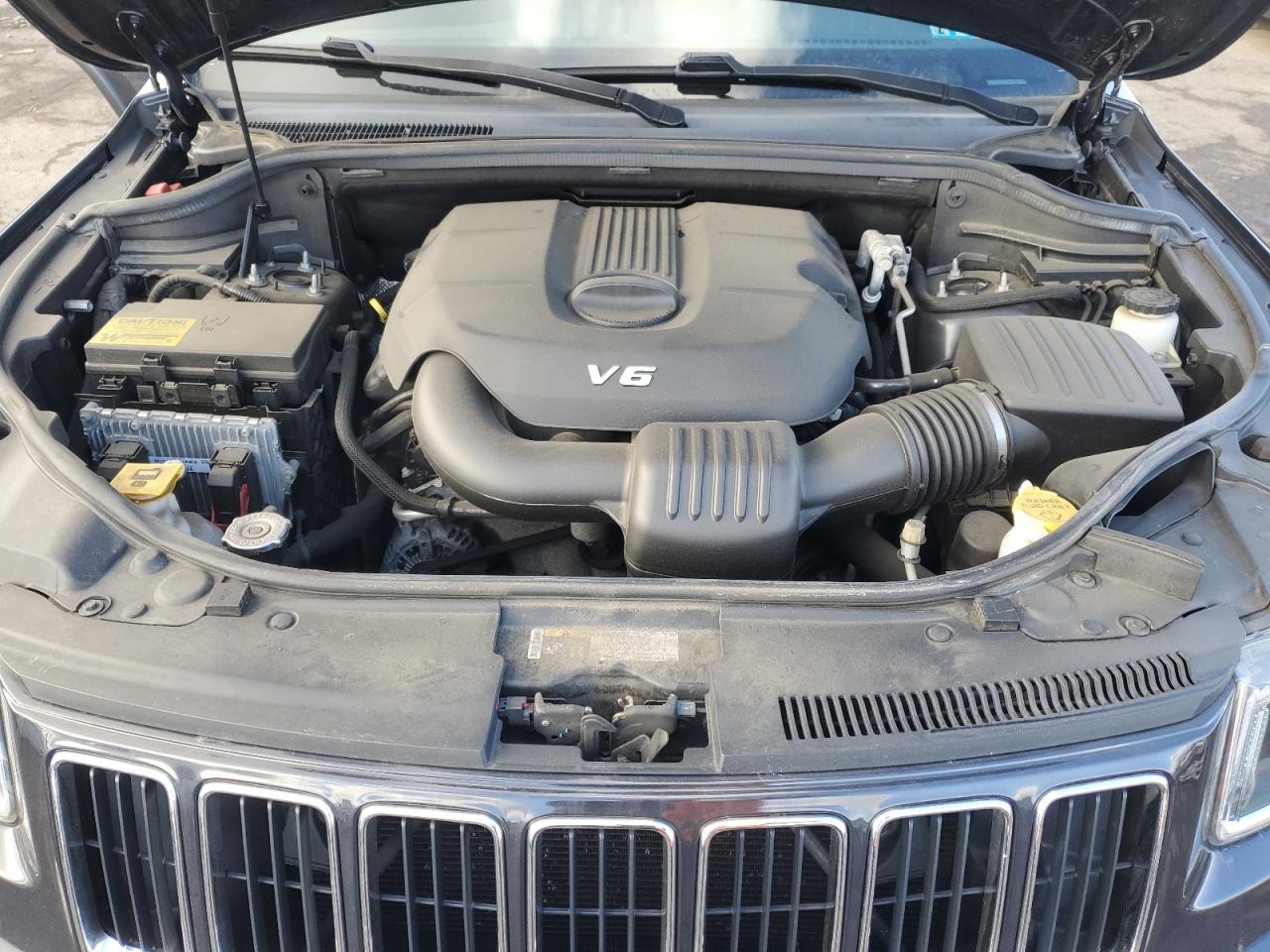 2015 Jeep Grand Cherokee - Image 12