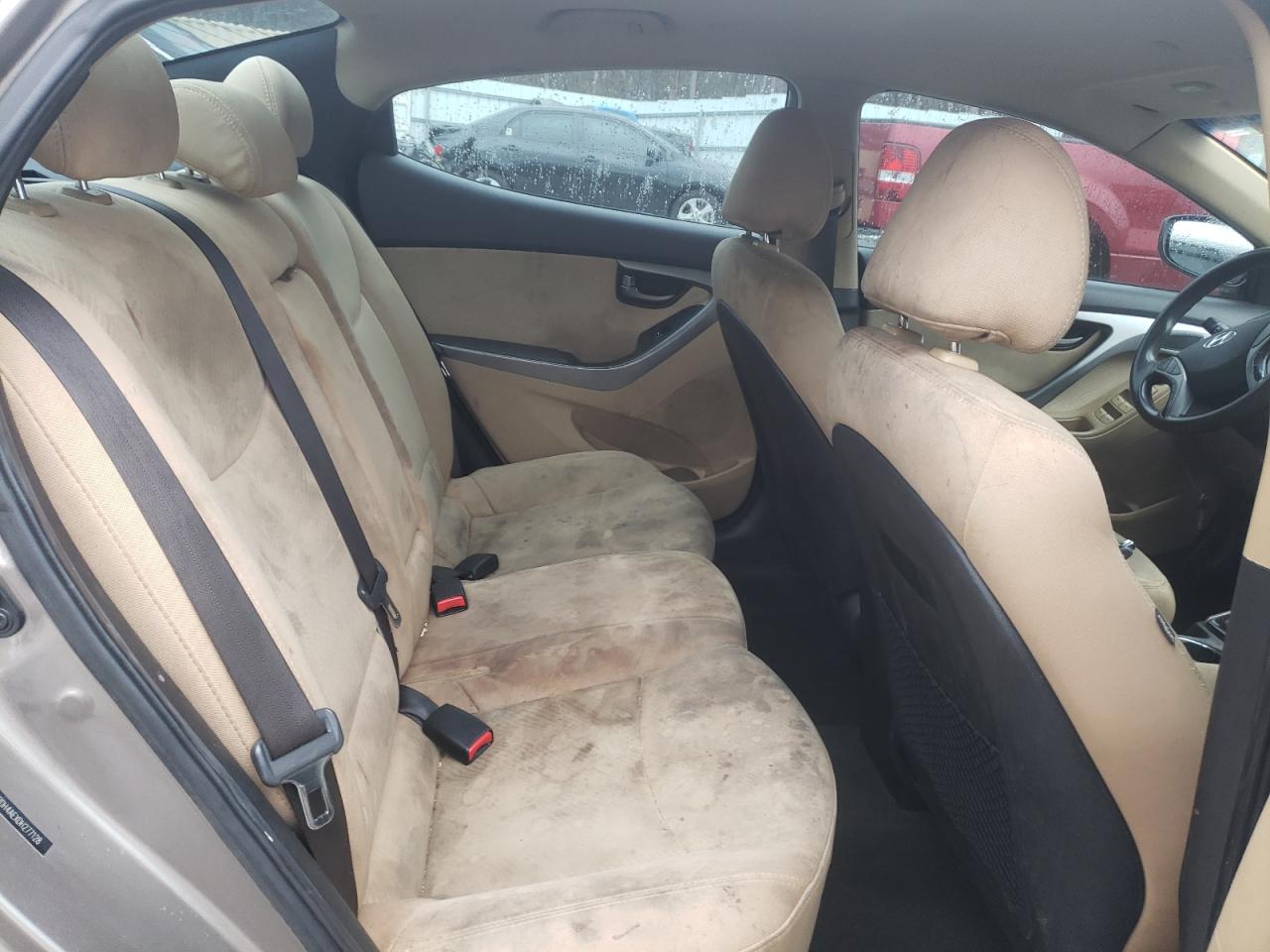 2013 Hyundai Elantra - Image 10
