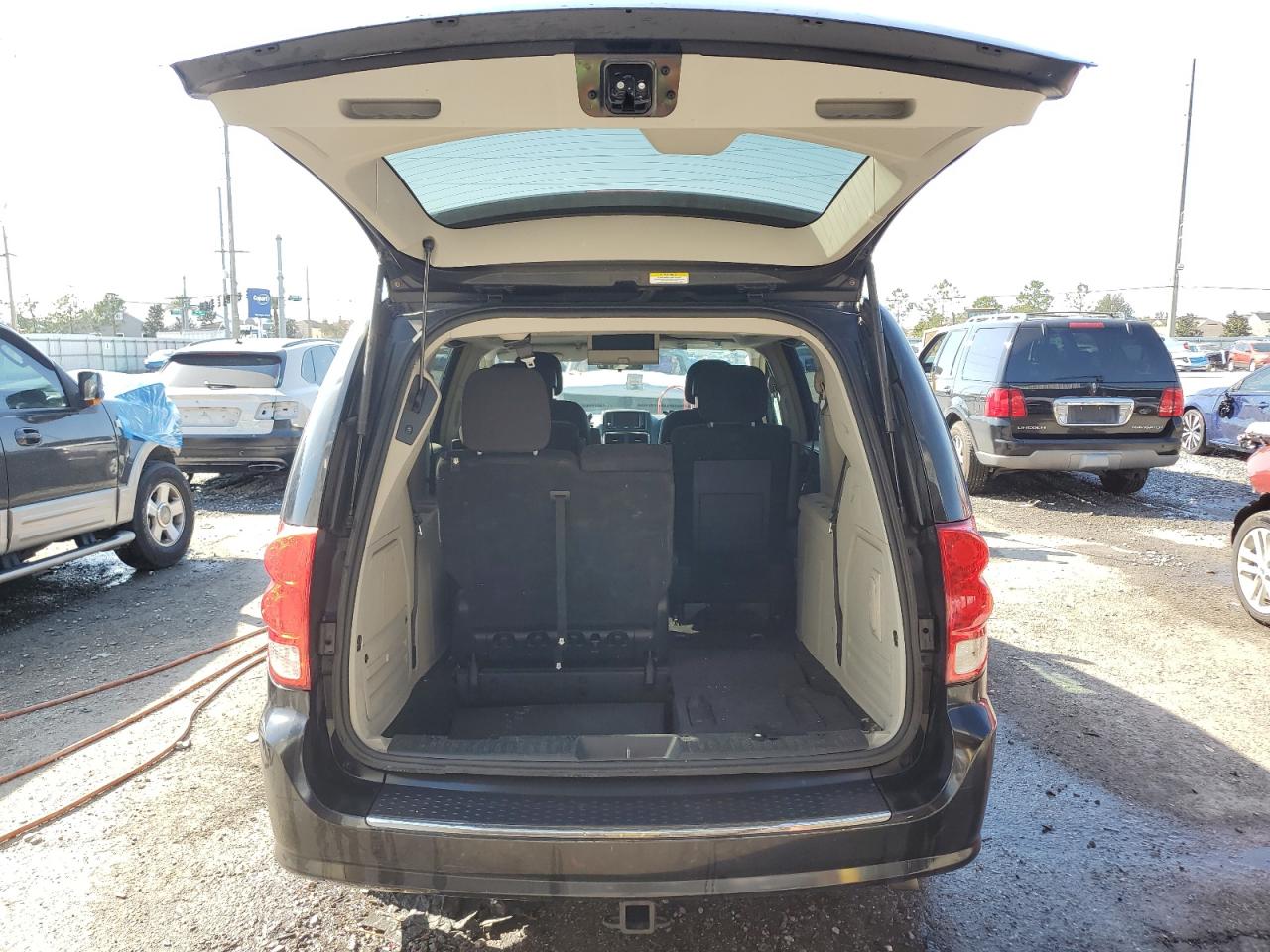 2012 Dodge Caravan - Image 6