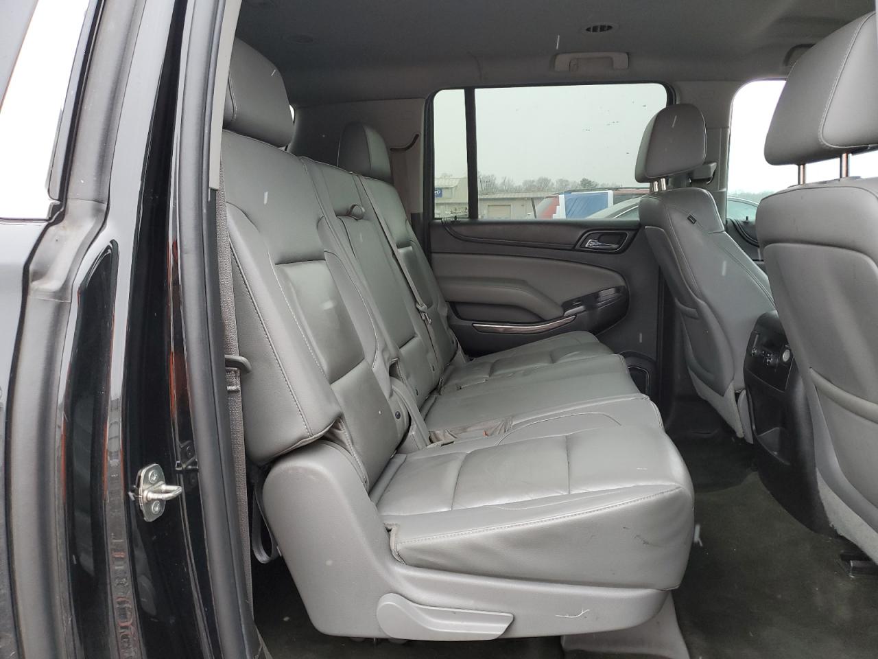 2015 Chevrolet Suburban - Image 11