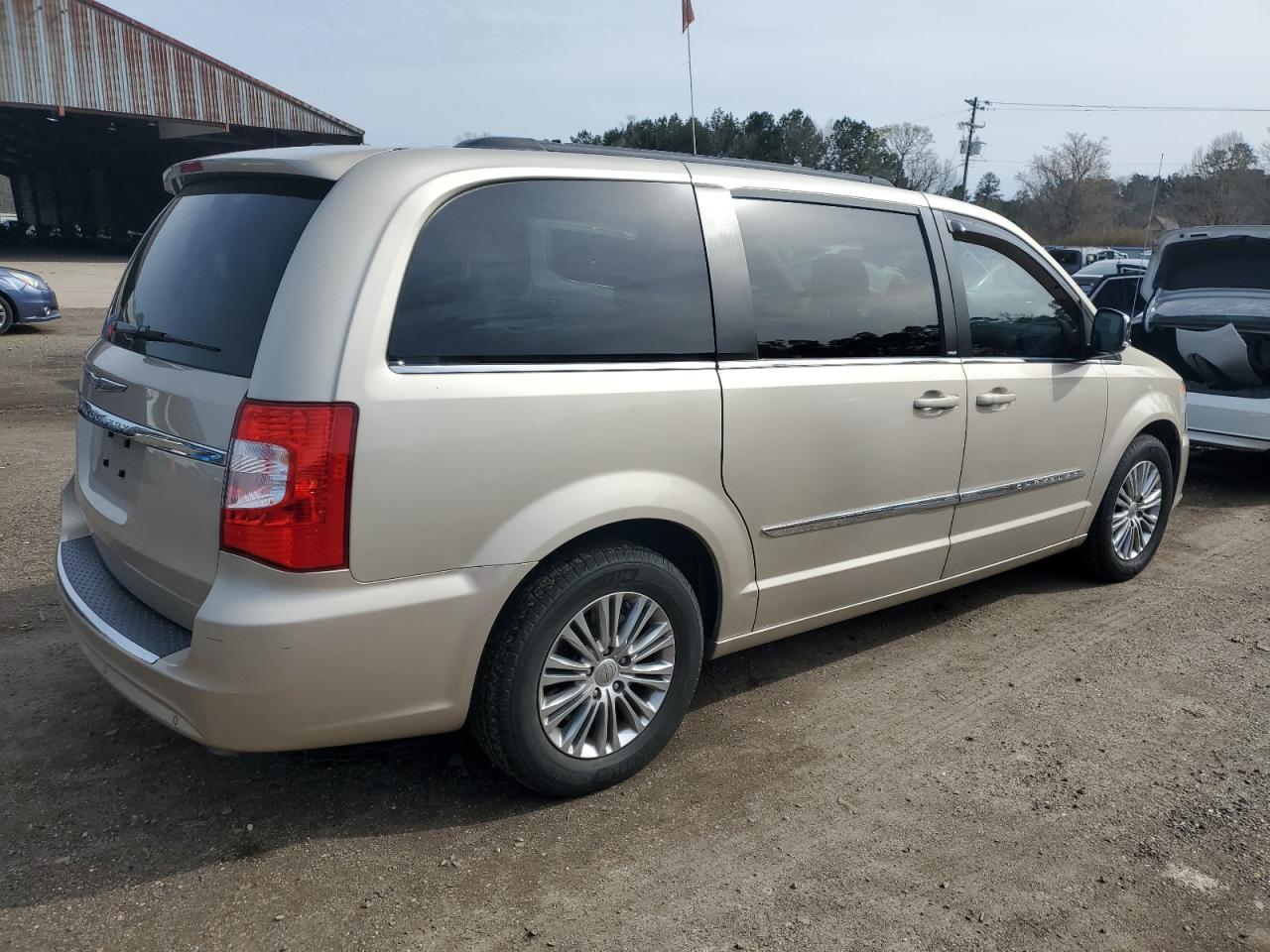 2013 Chrysler Town & Country - Image 3