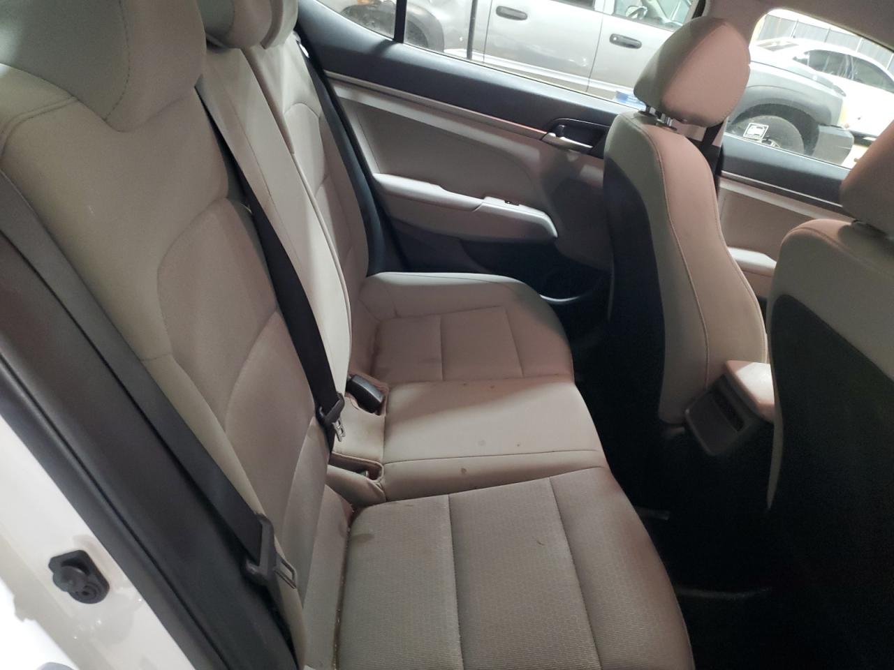 2017 Hyundai Elantra - Image 10