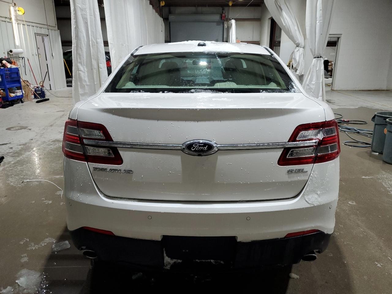 2015 Ford Taurus - Image 6