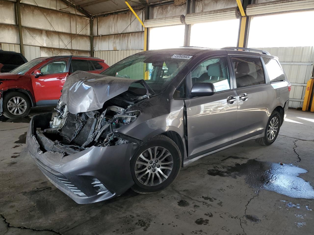2018 Toyota Sienna - Image 1