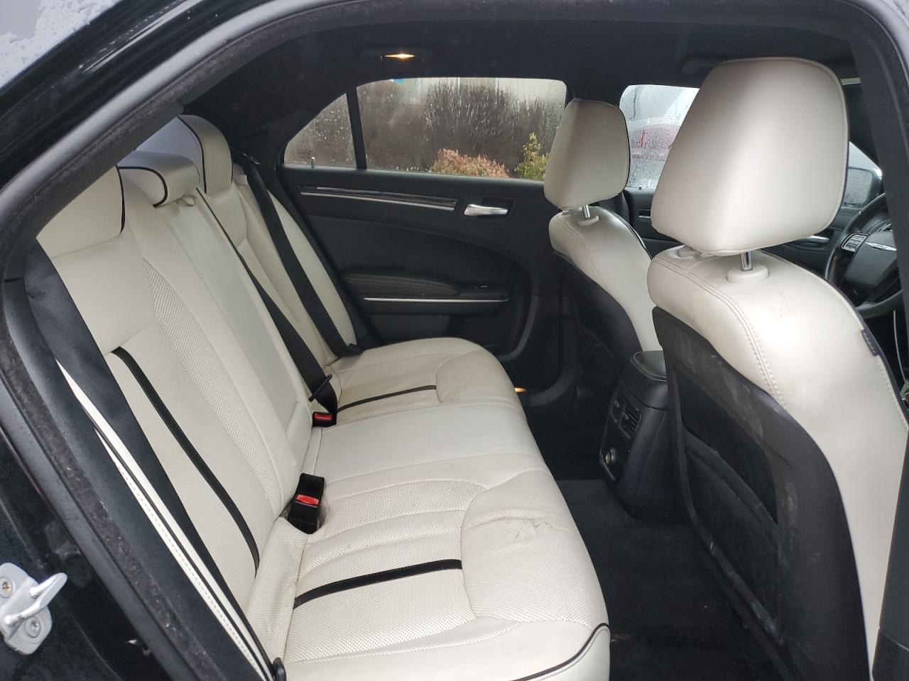 2013 Chrysler 300 - Image 10