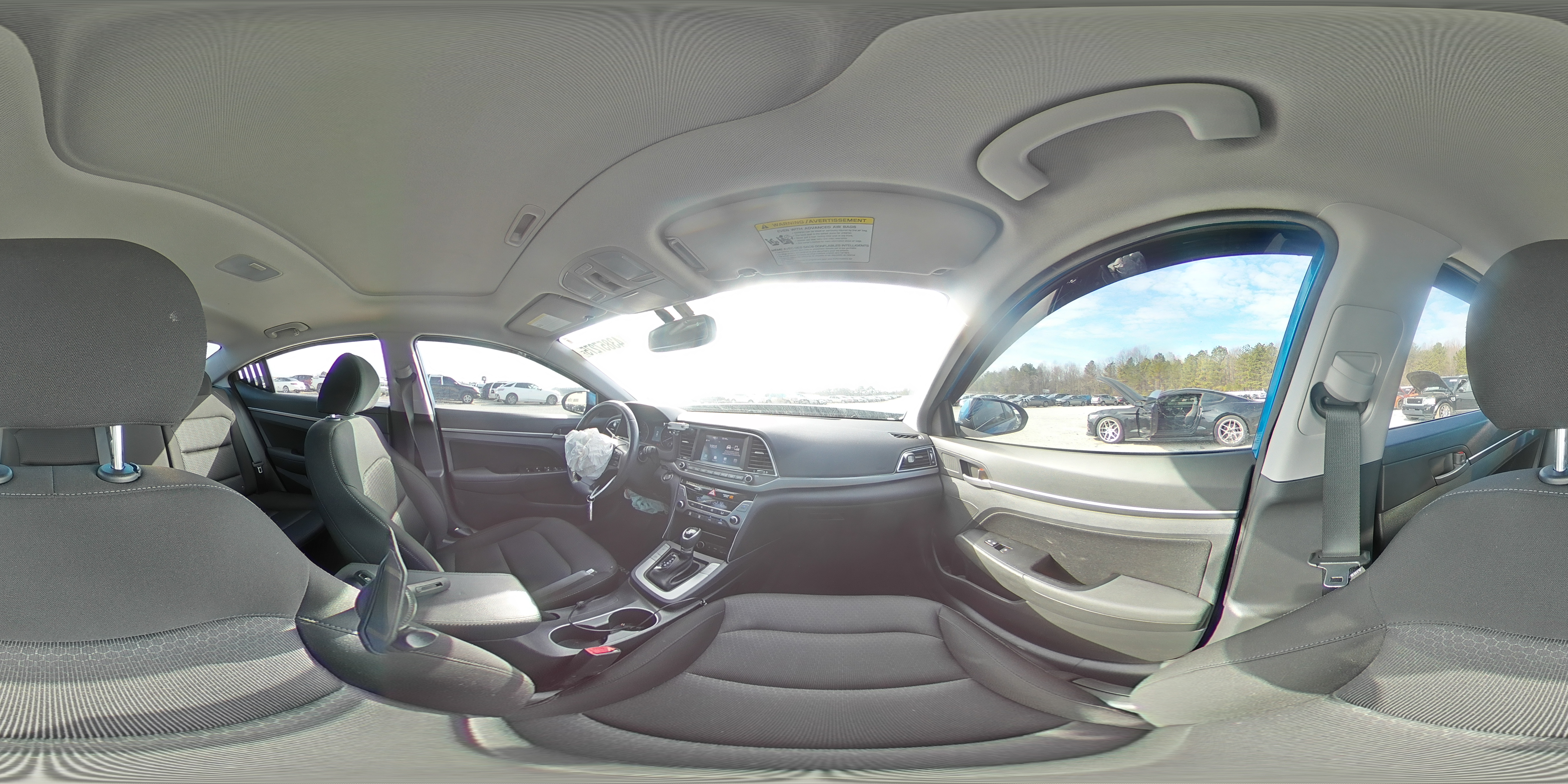 2017 Hyundai Elantra - Image 12