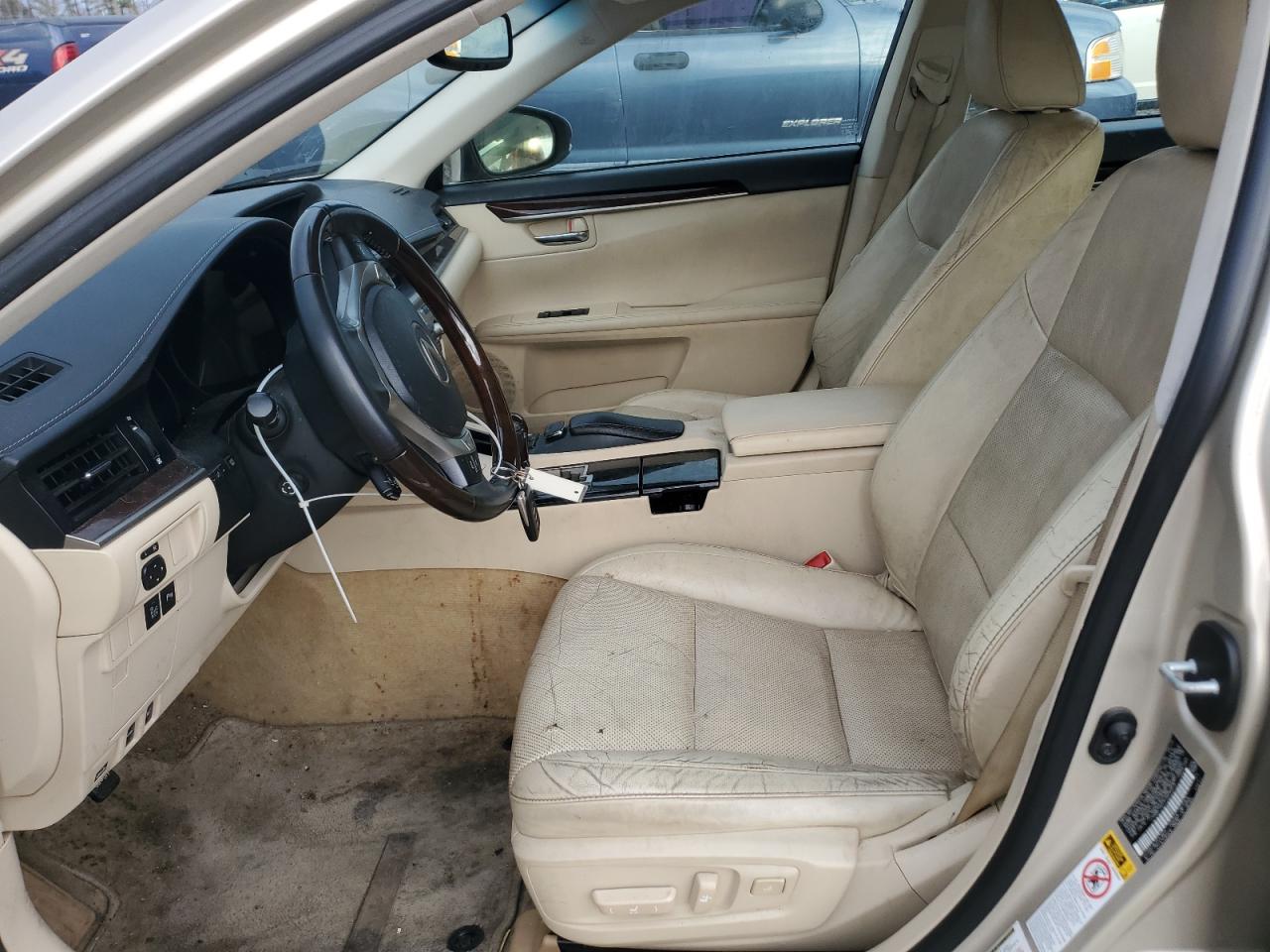 2015 Lexus ES - Image 7