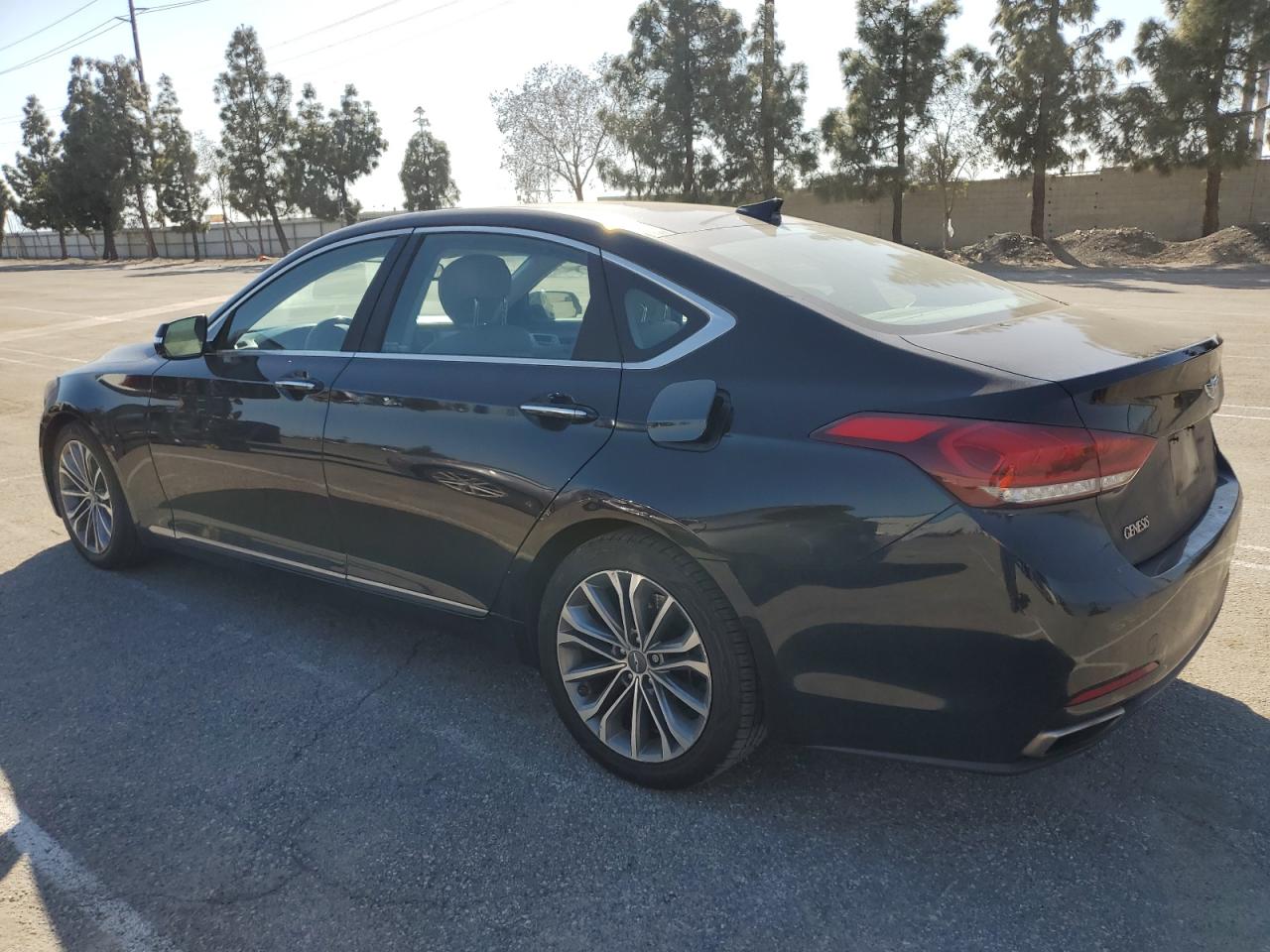 2015 Hyundai Genesis - Image 2