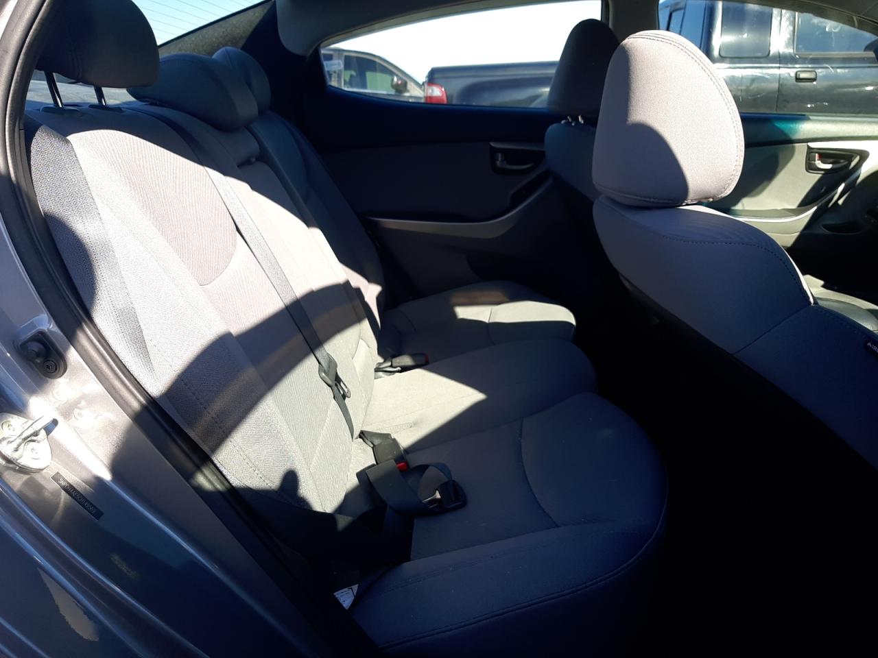 2012 Hyundai Elantra - Image 10