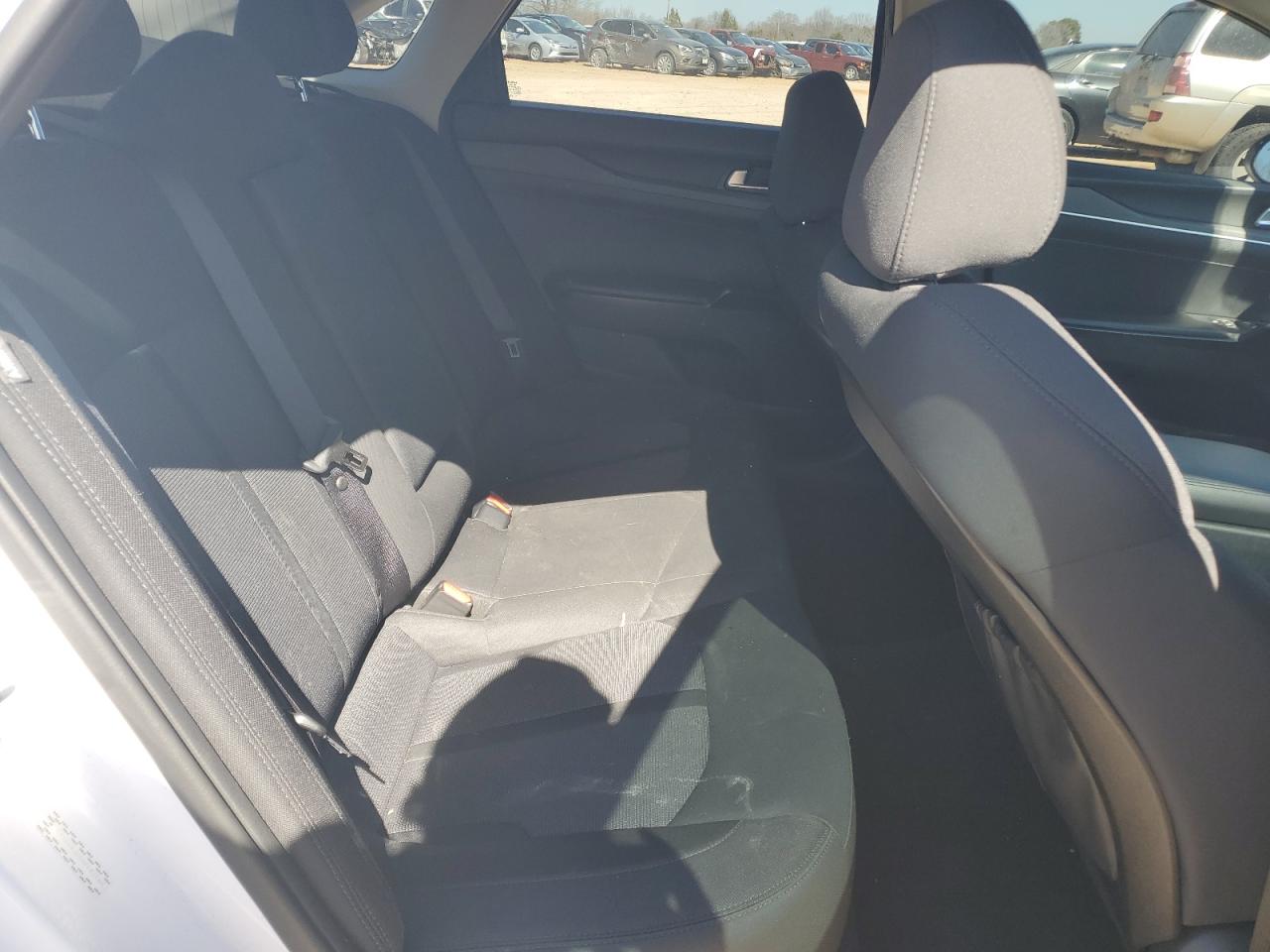 2022 Kia K5 - Image 10