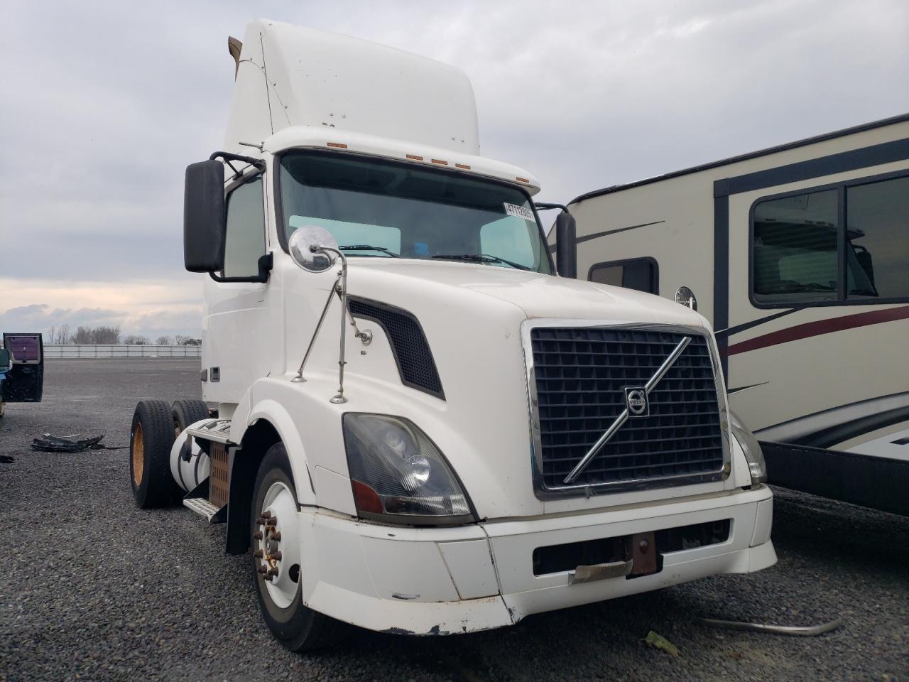 2008 Volvo Vn Semi Truck for Sale in Fredericksburg, VA - Side