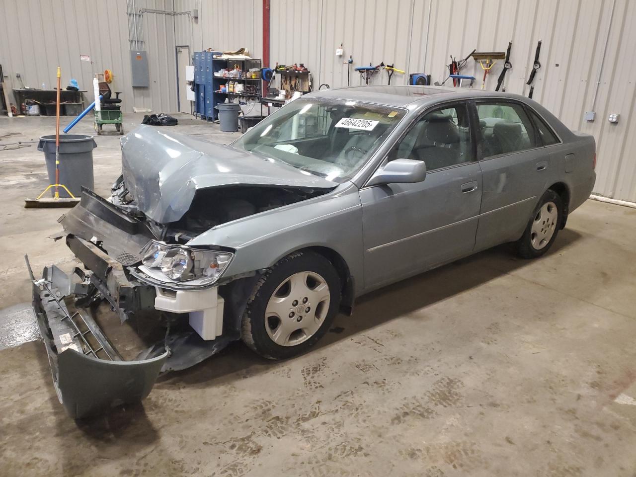 2004 Toyota Avalon - Image 1