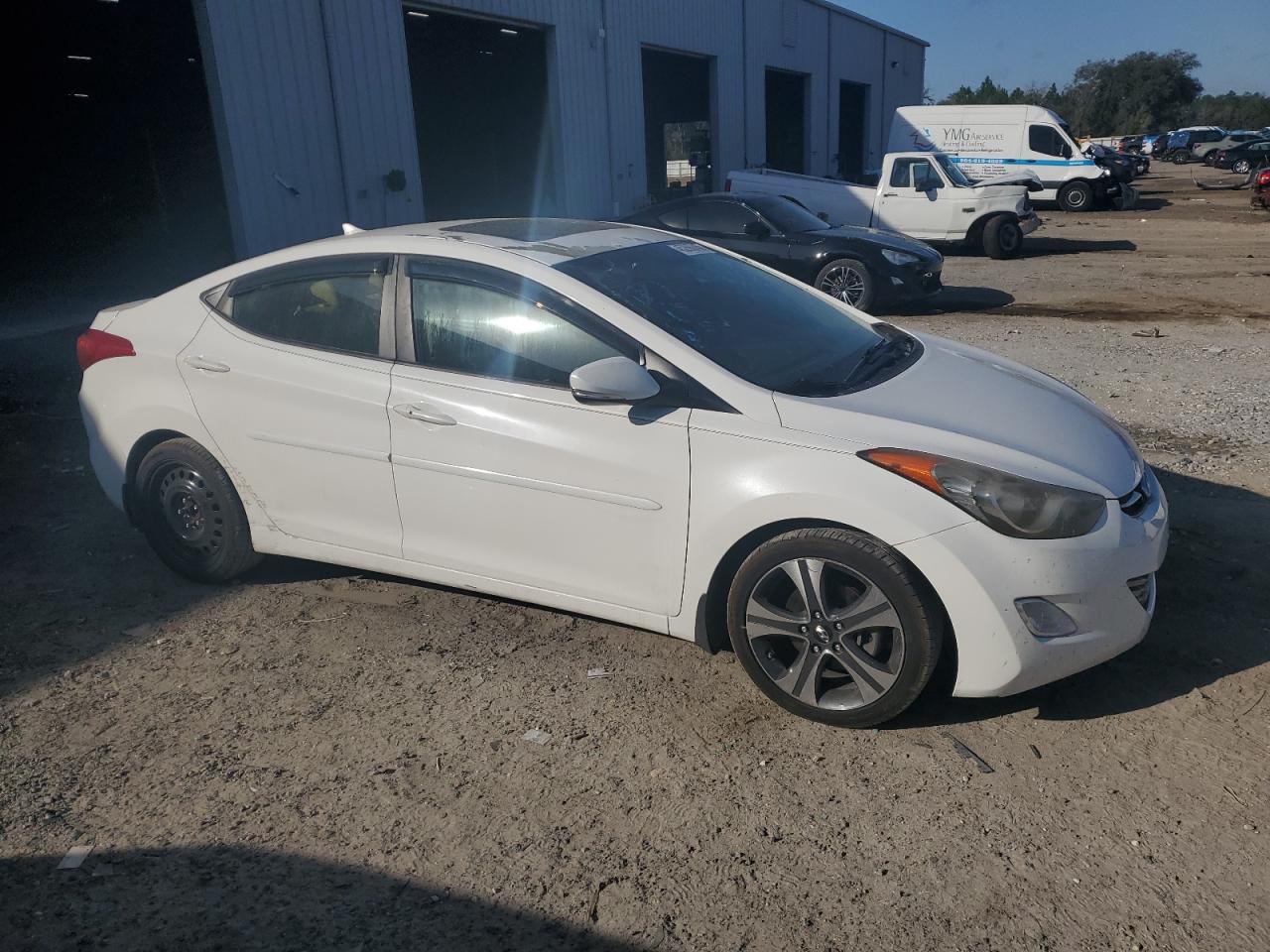 2013 Hyundai Elantra - Image 4
