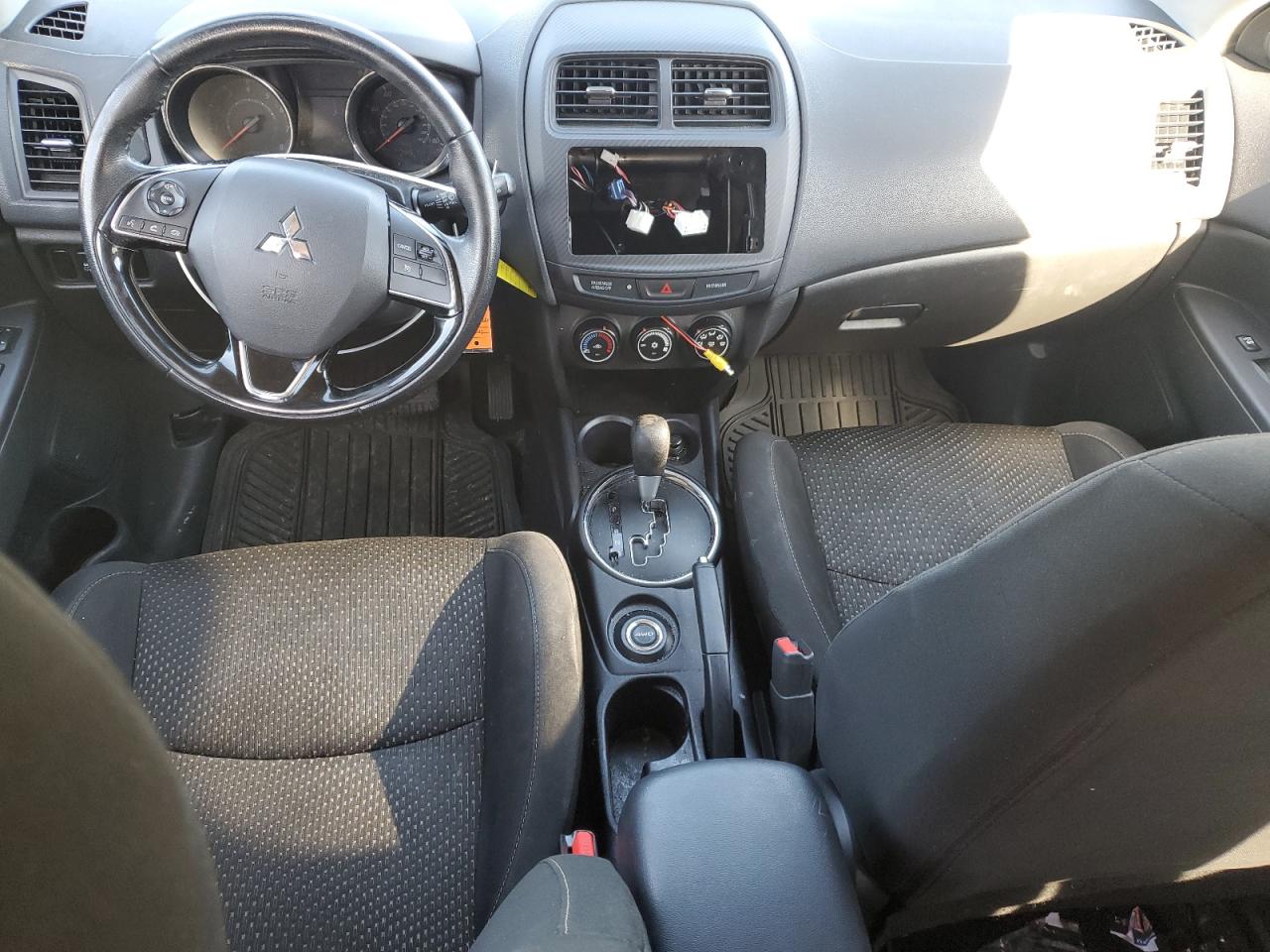 2016 Mitsubishi Outlander - Image 8