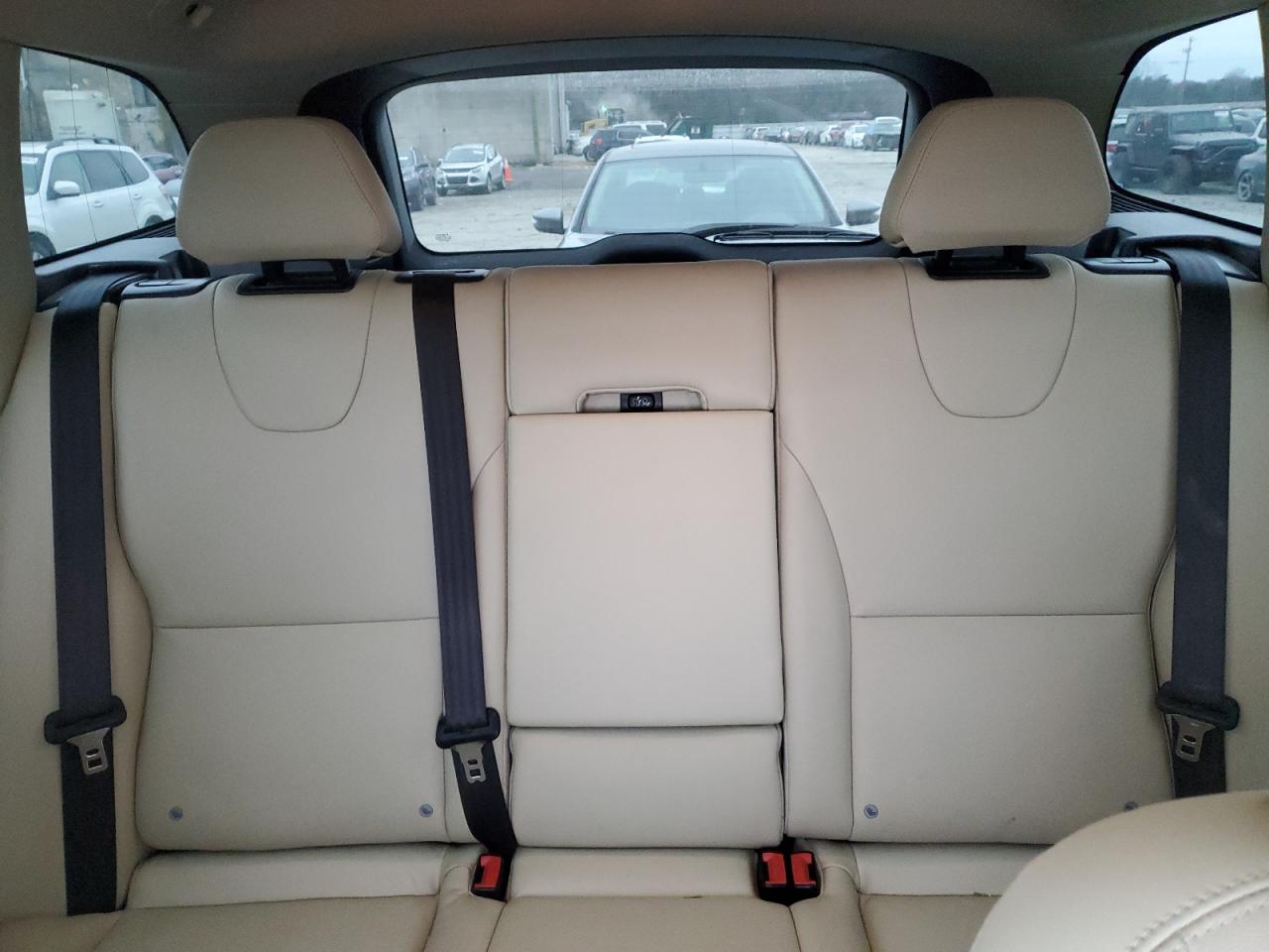 2016 Volvo XC60 - Image 10