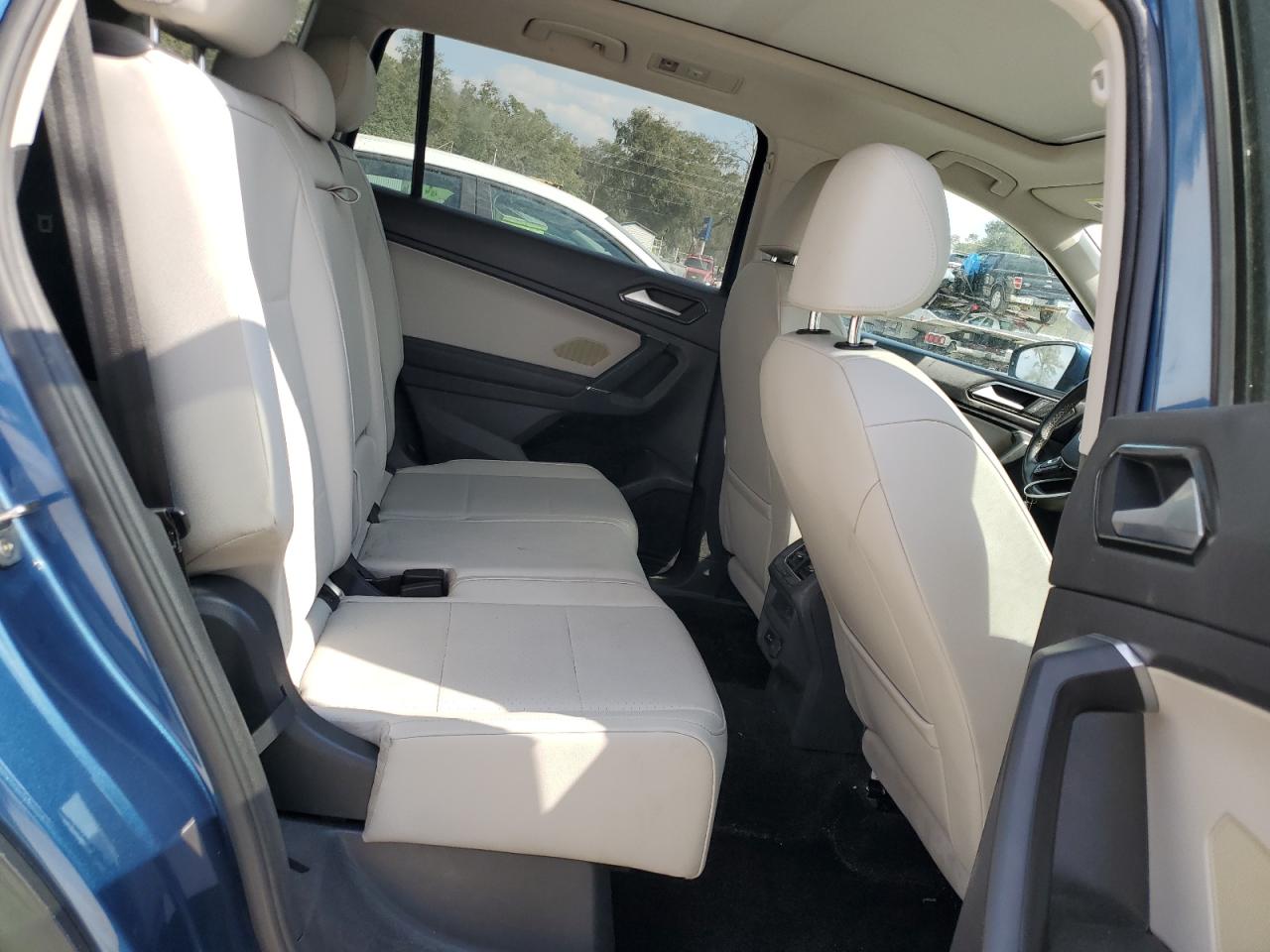 2018 Volkswagen Tiguan - Image 11