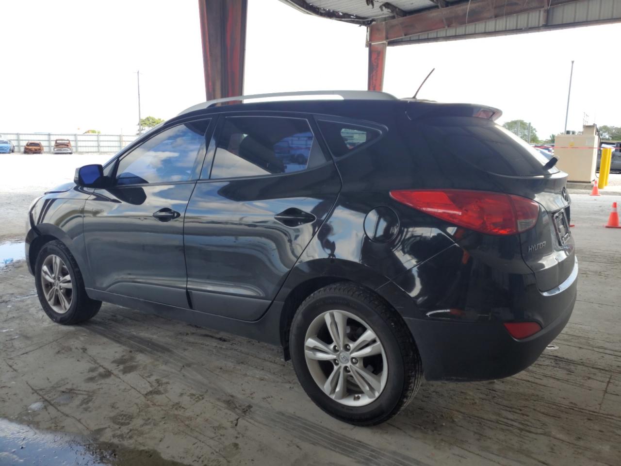 2011 Hyundai Tucson - Image 2